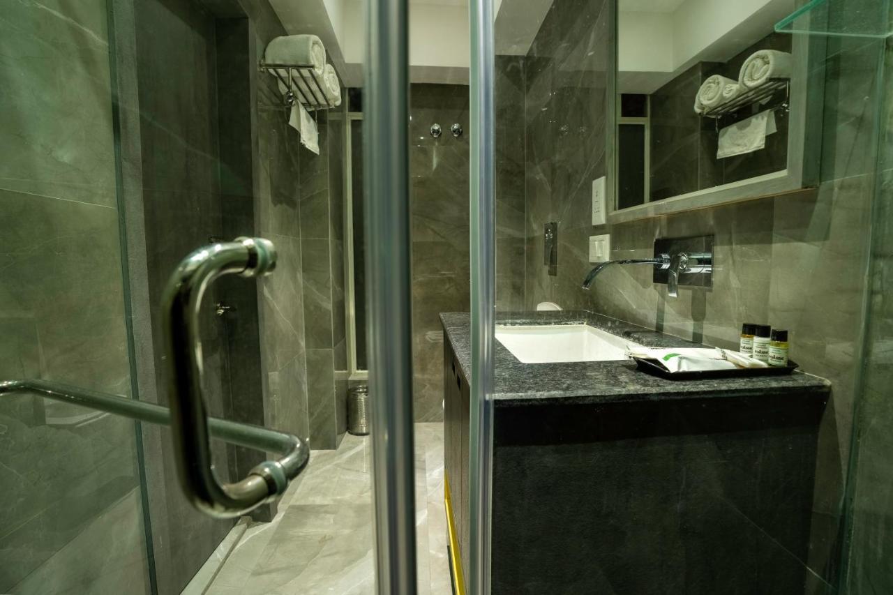 Poiisse Hotel Колката Екстериор снимка